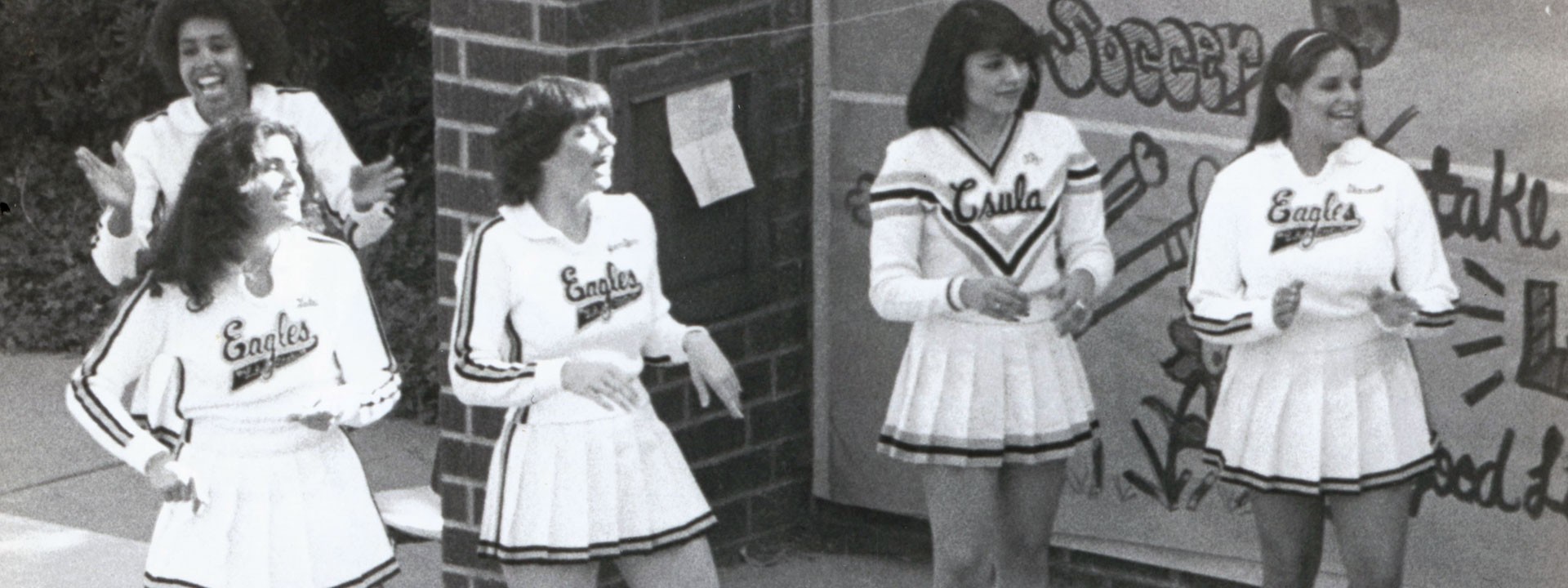 Cheerleaders in Eagles uniform